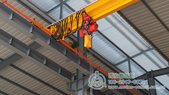 图为通过编码器反馈控制的吊轨行车照片 图为通过编码器反馈控制的吊轨行车照片