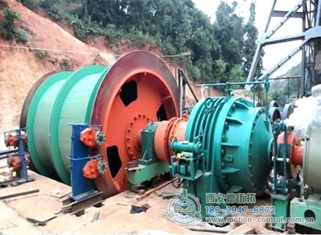 图为矿用绞车在编码器的反馈下工作照片 图为矿用绞车在编码器的反馈下工作照片