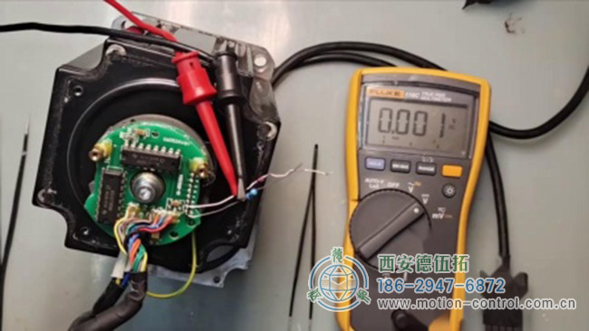 图为增量编码器在伺服电机尾部的安装测试照片 图为增量编码器在伺服电机尾部的安装测试照片